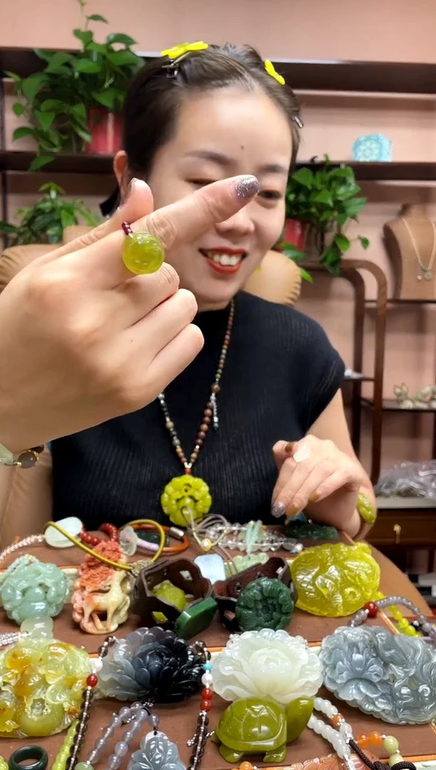 未镶嵌岫玉吊坠多样性发货发其中之一