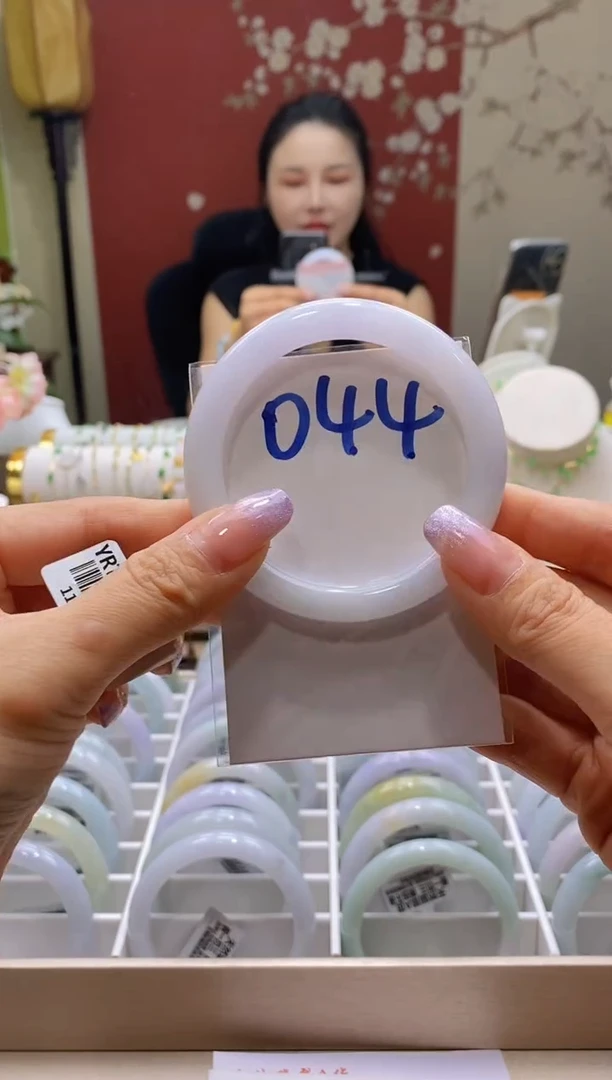 未镶嵌手镯翡翠念***?44号55.2/9.0*8.6圆条