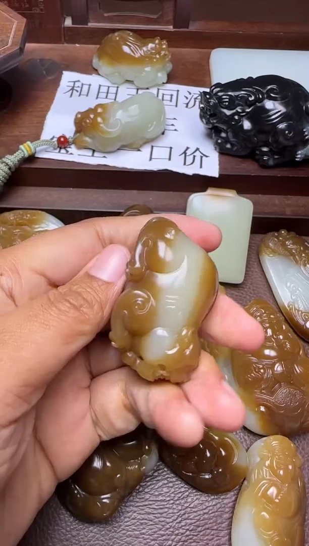 未镶嵌和田玉挂件和田玉挂件