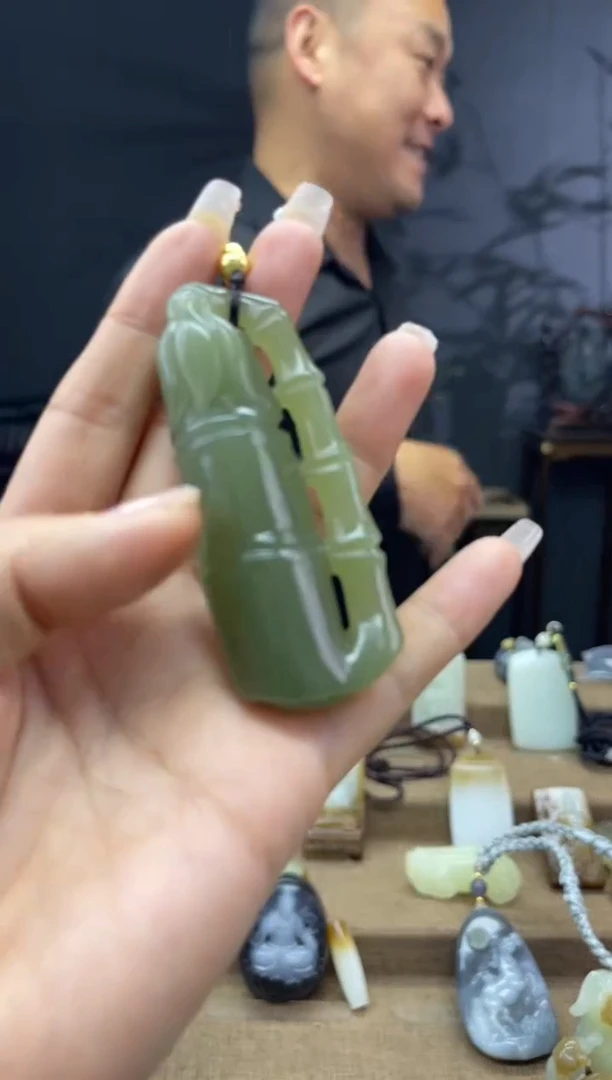 颈饰未镶嵌和田玉1