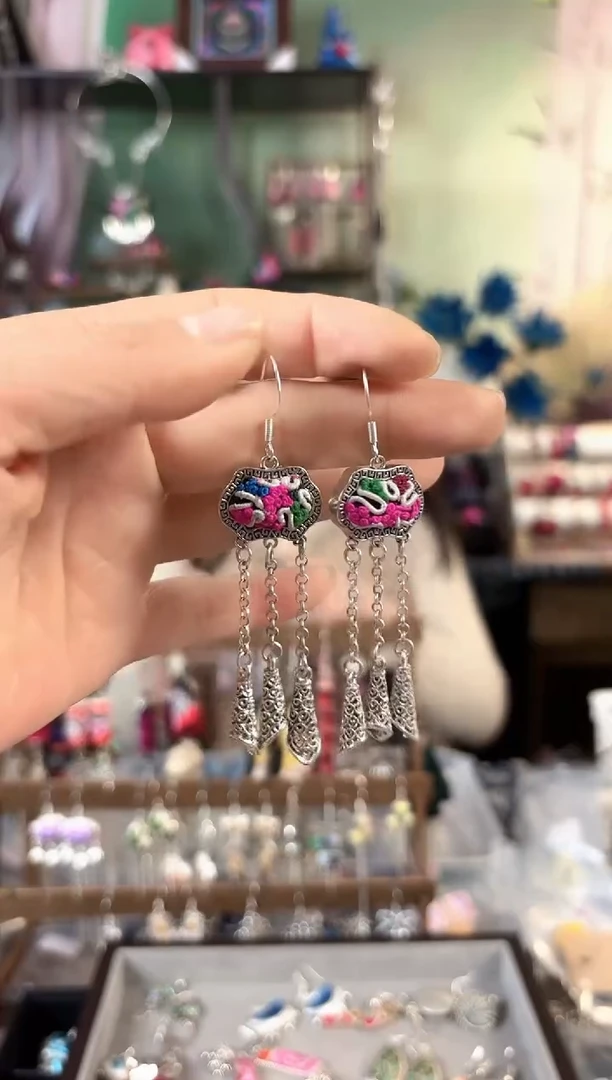 彩云南阁非遗老绣饰品661*