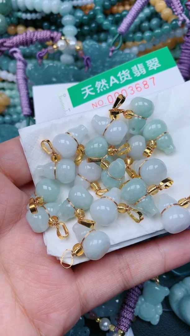 颈饰未镶嵌翡翠.0003687多样性发其中之一