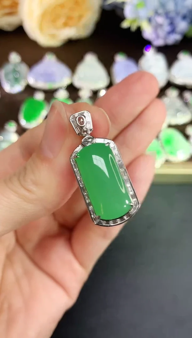 吊坠(不含链)18K金镶嵌翡翠112|28000