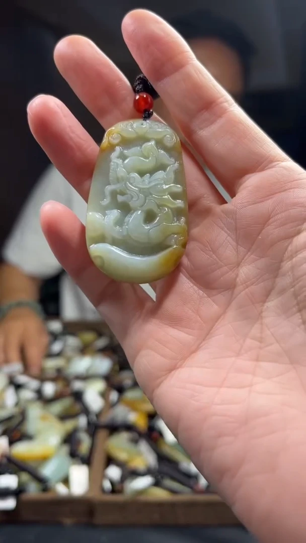 和田玉未镶嵌颈饰·