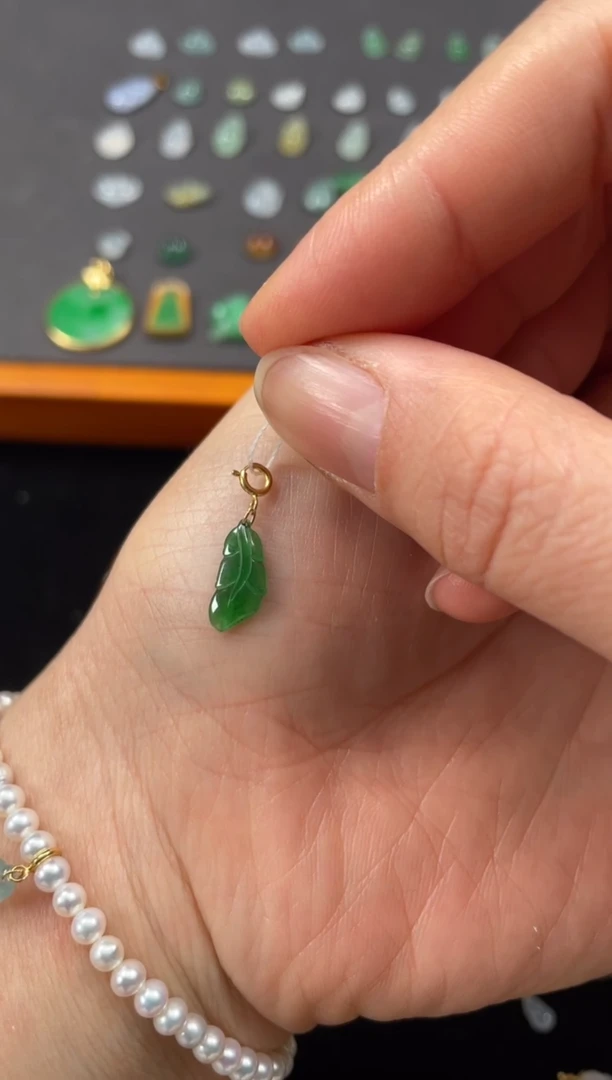 吊坠(不含链)18K金镶嵌翡翠一个JK275