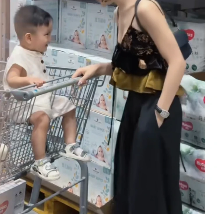 2025夏季时尚潮流百搭精品女装宾ZY031