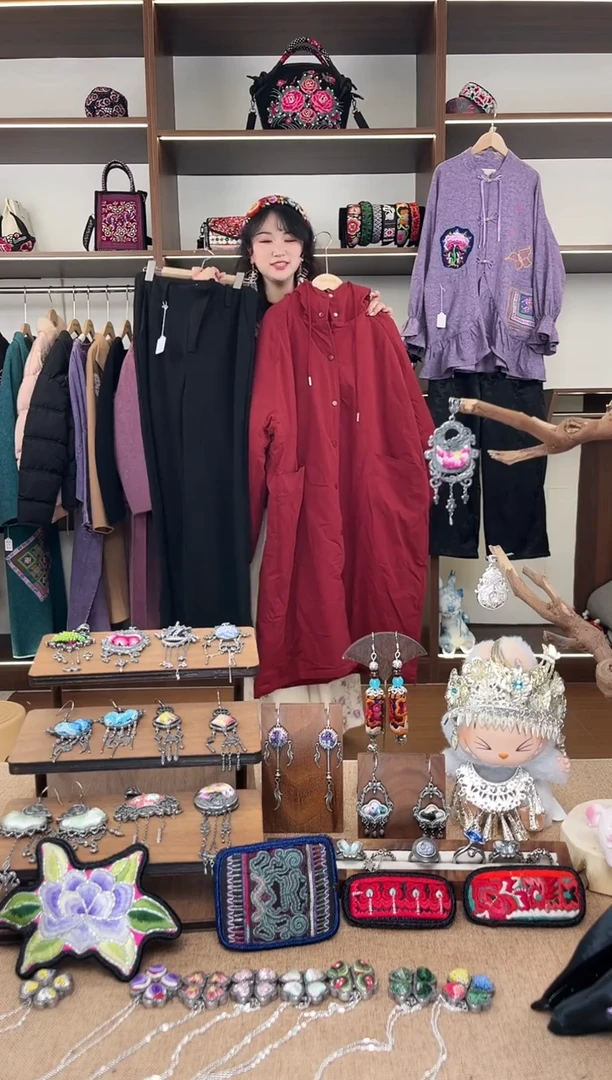 织绣A26黔东南苗族刺绣  2件