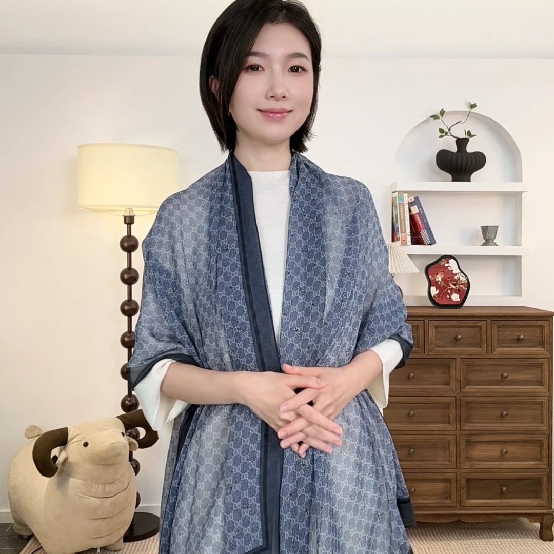 马衔扣牛仔蓝乔其长巾100%桑蚕丝丝巾高级感披肩外搭女士纱巾百搭