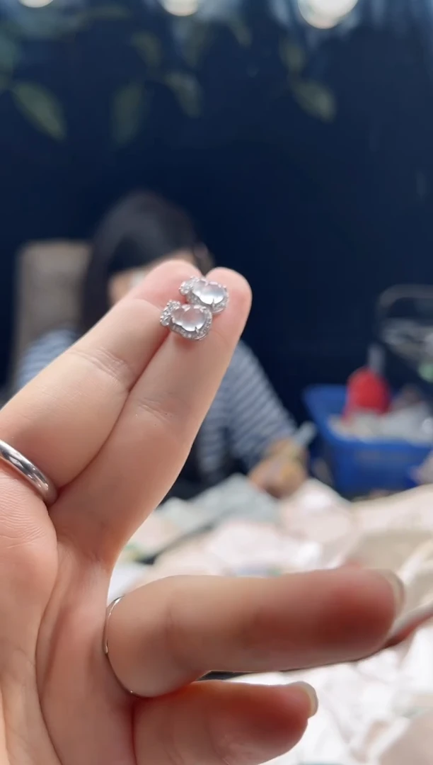 银S925镶嵌石英质玉耳钉落**年0584538248