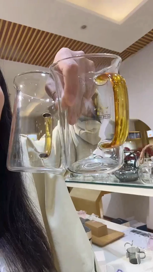 两只北大史绿茶杯