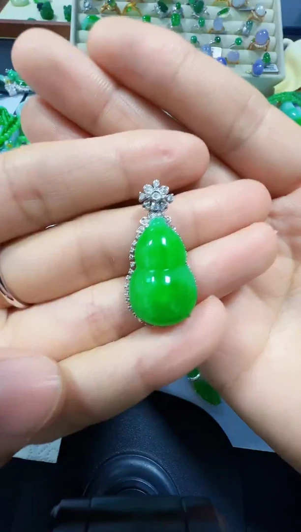 吊坠(不含链)18K金镶嵌翡翠12800