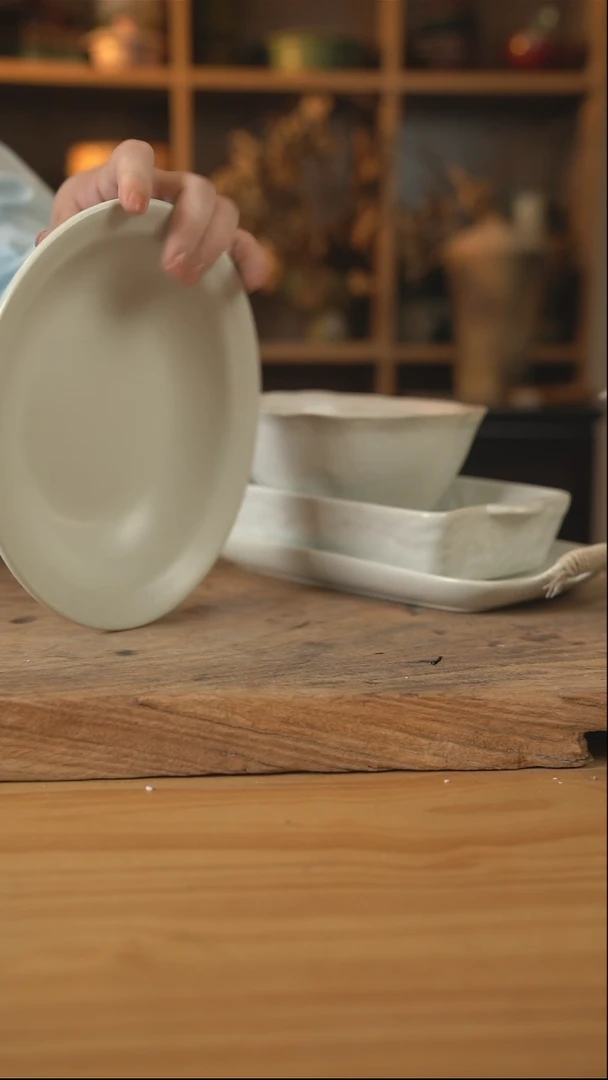 白色系列的9英寸元宝鱼盘1个