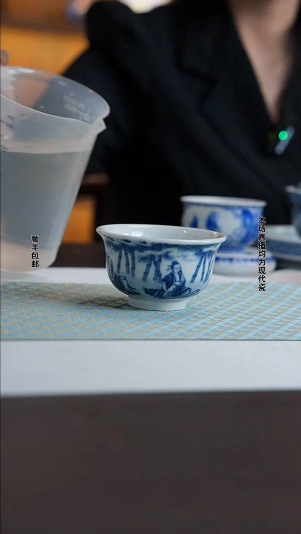 宁封窑青花人物压手杯