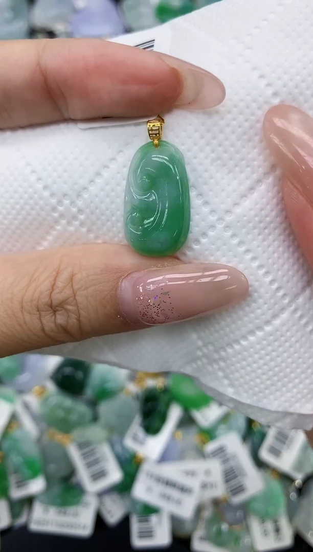 颈饰18K金镶嵌翡翠1111111111