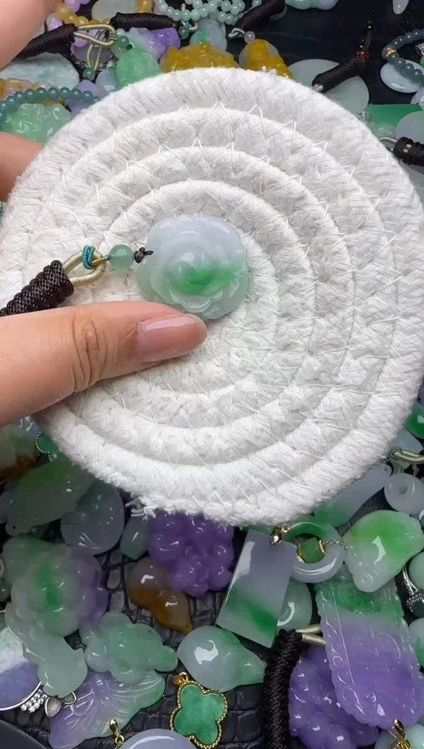 颈饰未镶嵌翡翠缅甸翡翠吊坠