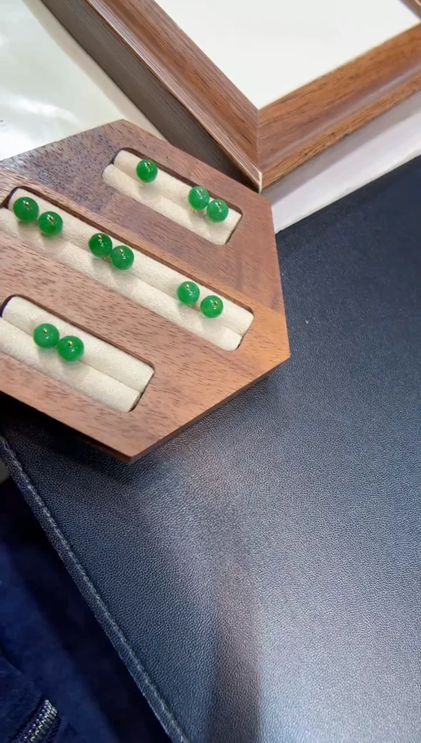 18K金镶嵌翡翠耳饰耳钉 多样性发一件