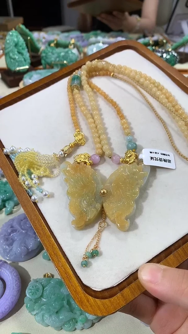 颈饰未镶嵌翡翠吊坠