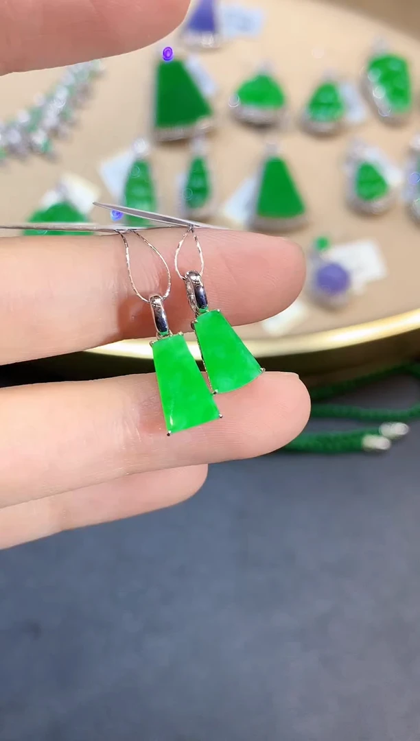 【闪购商品】翡翠吊坠(不含链)18K金镶嵌2969