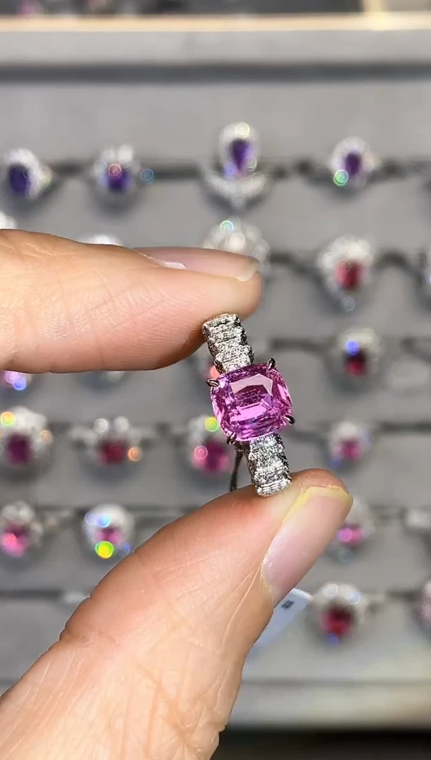 【闪购商品】彩色蓝宝石戒指18K金镶嵌2.0ct/新年开工价
