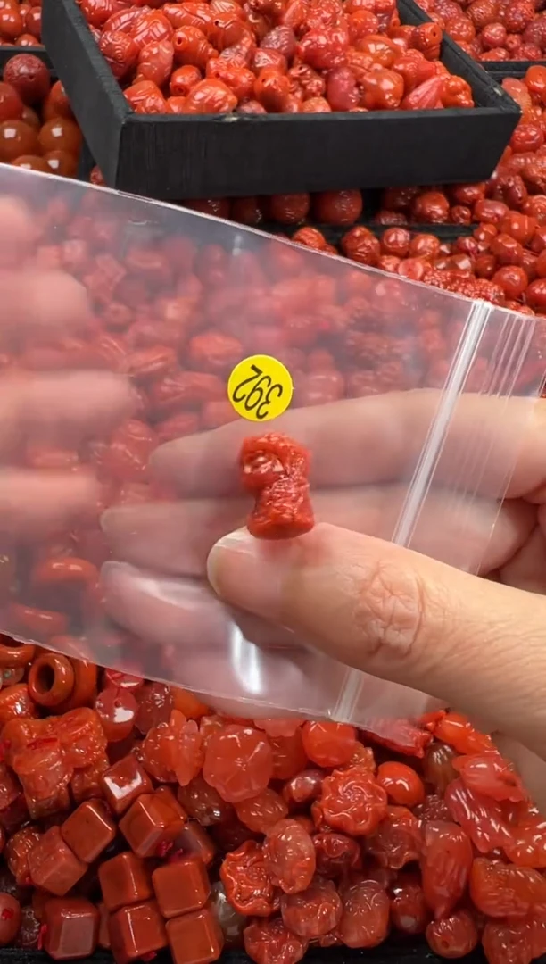 南红玛瑙未镶嵌颈饰1