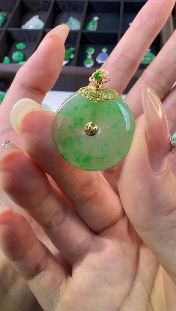 颈饰18K金镶嵌翡翠缅甸A货翡翠