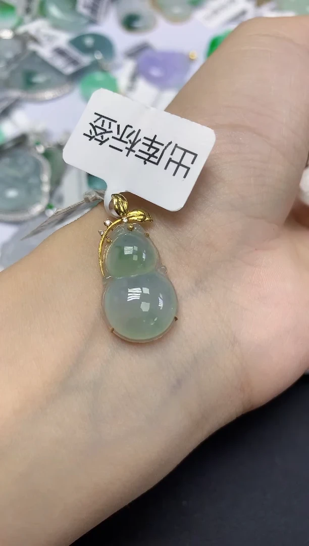 翡翠18K金镶嵌颈饰天然缅甸翡翠A货