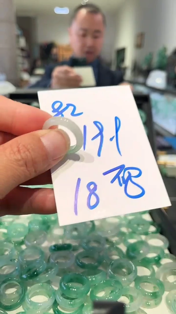 未镶嵌戒圈石英质玉非洲翠