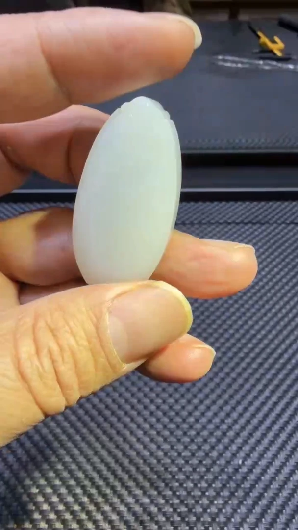 颈饰未镶嵌和田玉挂件