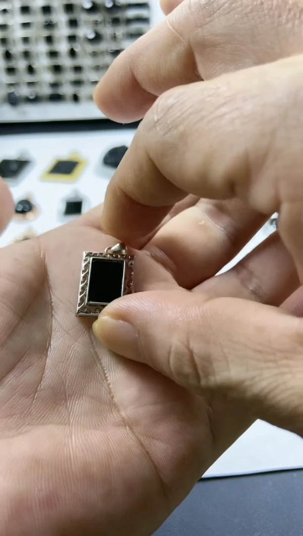 吊坠(赠链)银S925镶嵌翡翠无事牌