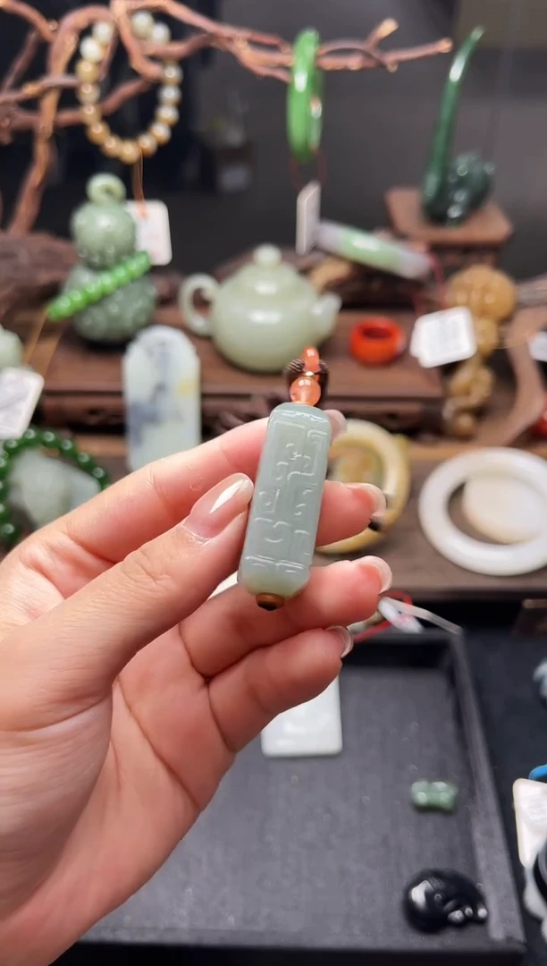 和田玉未镶嵌吊坠(不含链)多产地勒子　有瑕疵9009578