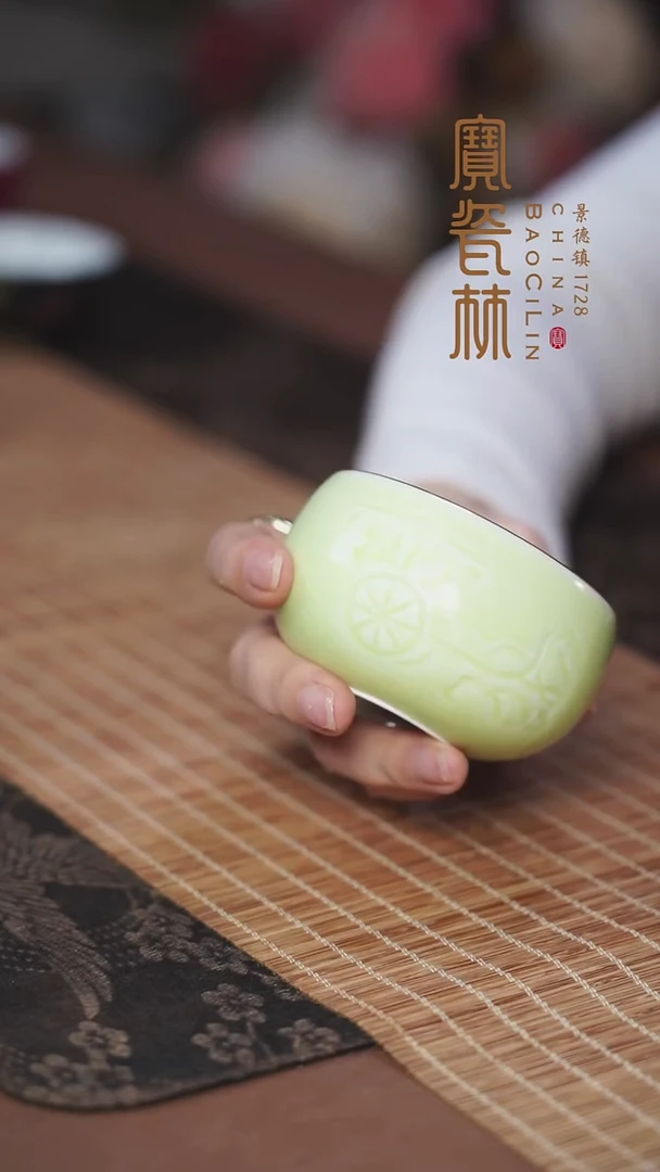 梦**分翠绿釉车马纹杯