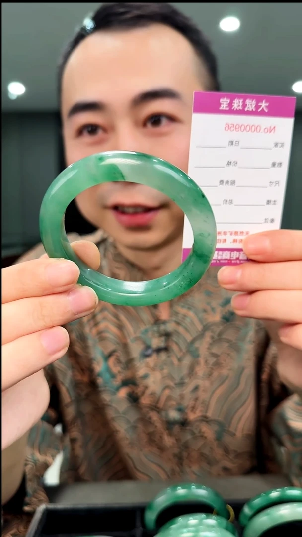 未镶嵌手镯石英质玉54.8