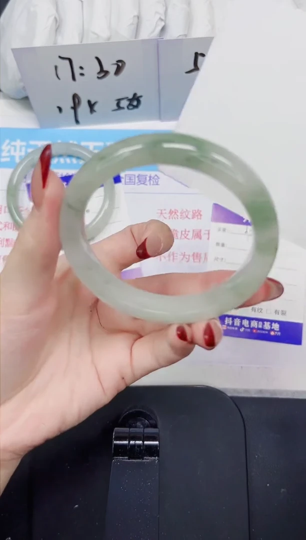 【闪购商品】石英质玉手镯未镶嵌398