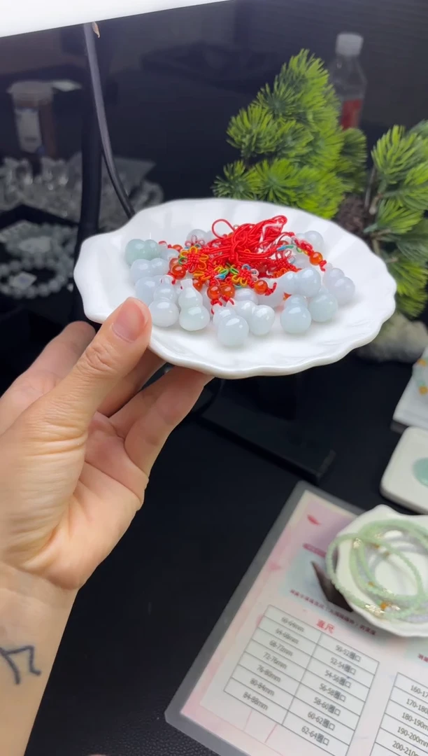 翡翠挂件未镶嵌多样性发一件R703028