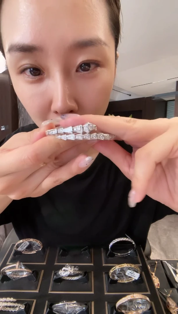 18K金镶嵌合成钻石手镯