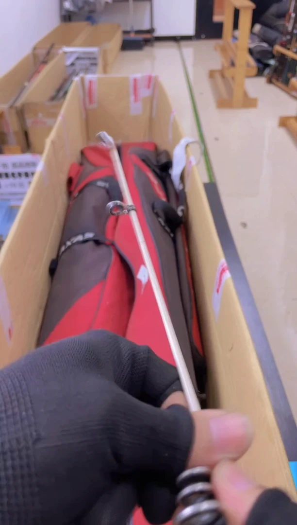 随****行孤品微瑕疵，以直播间讲解为准，+10元，发顺丰，慎拍