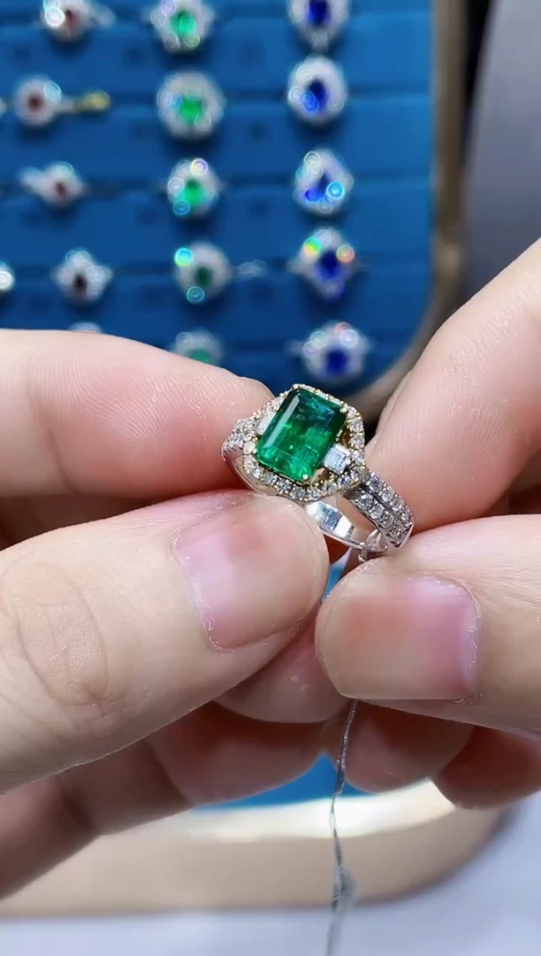 祖母绿戒指18K金镶嵌1.25克拉