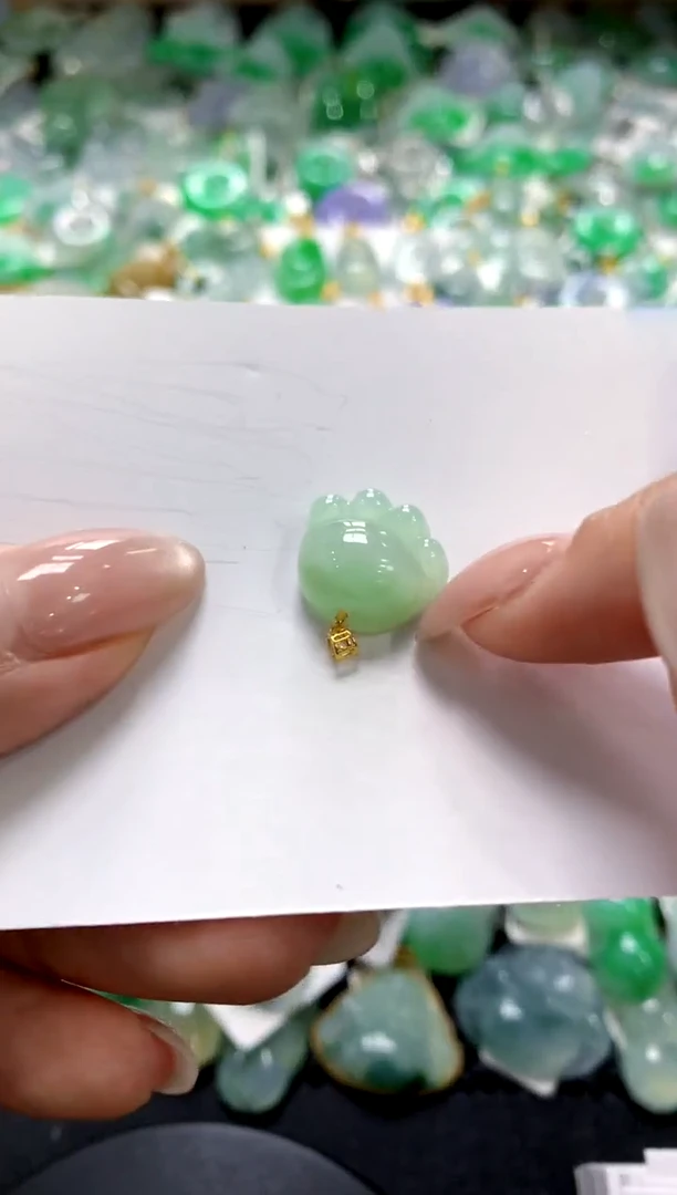 翡翠18K金镶嵌颈饰1111111111111111