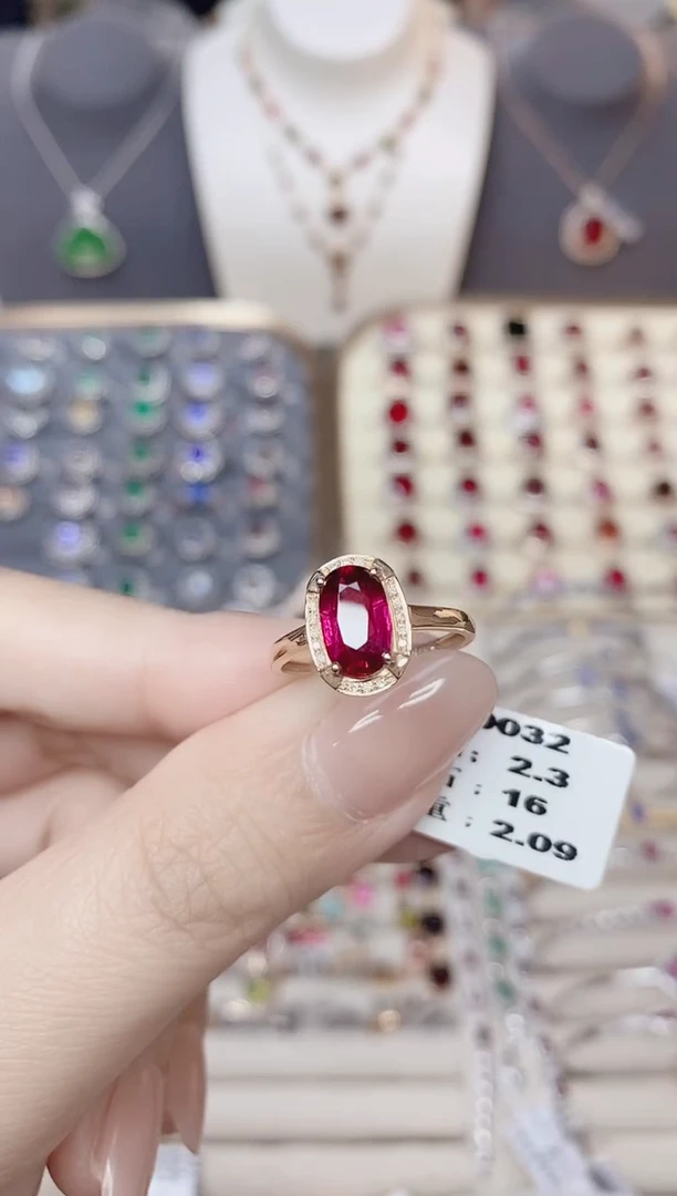 18K金镶嵌碧玺戒指碧玺2.3CT