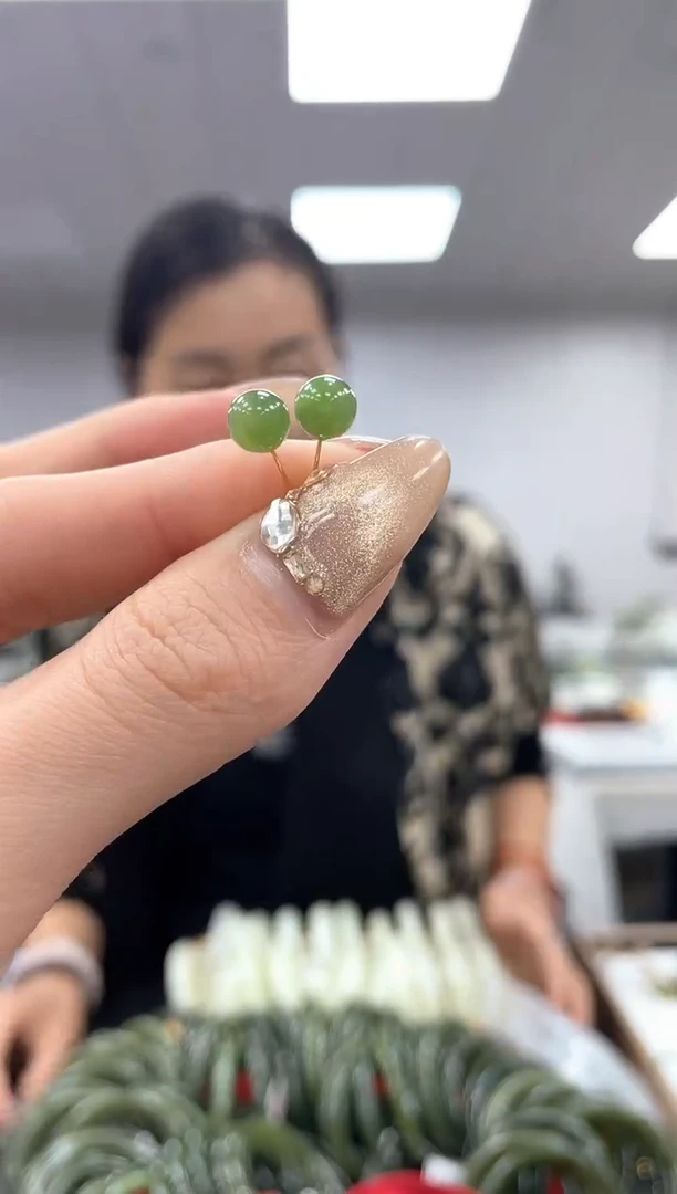 【闪购商品】和田玉耳钉18K金镶嵌多样性拍一发一碧玉