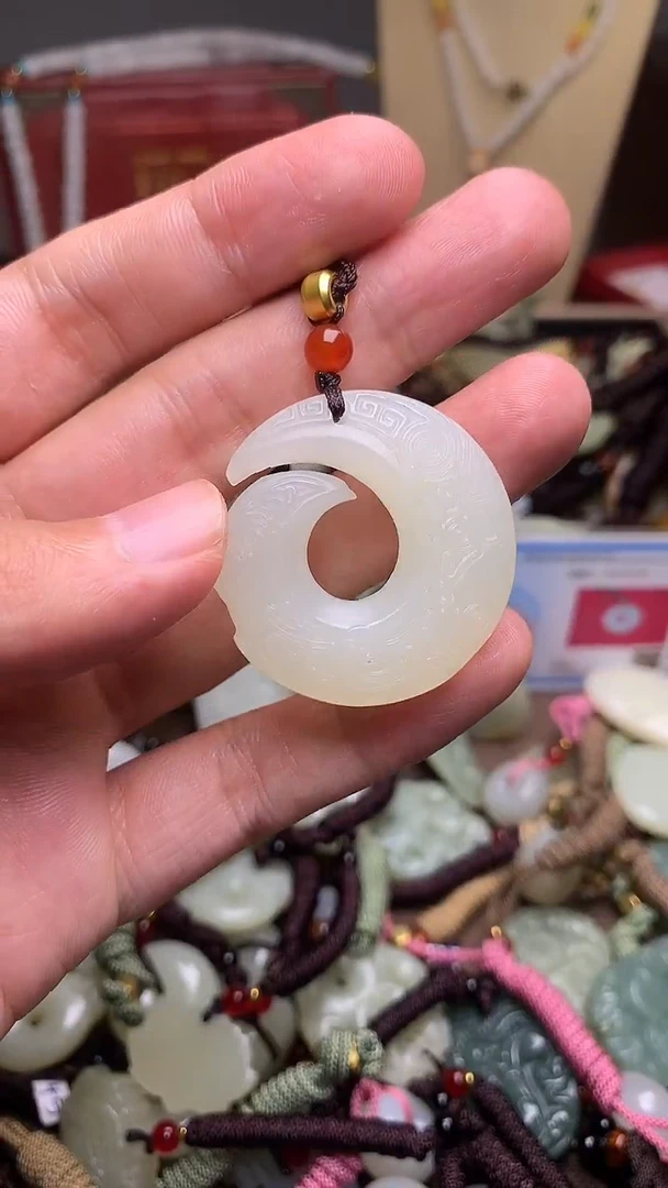 玉新疆料青海料清水时来运转吊坠