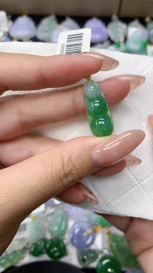颈饰18K金镶嵌翡翠11111111111111