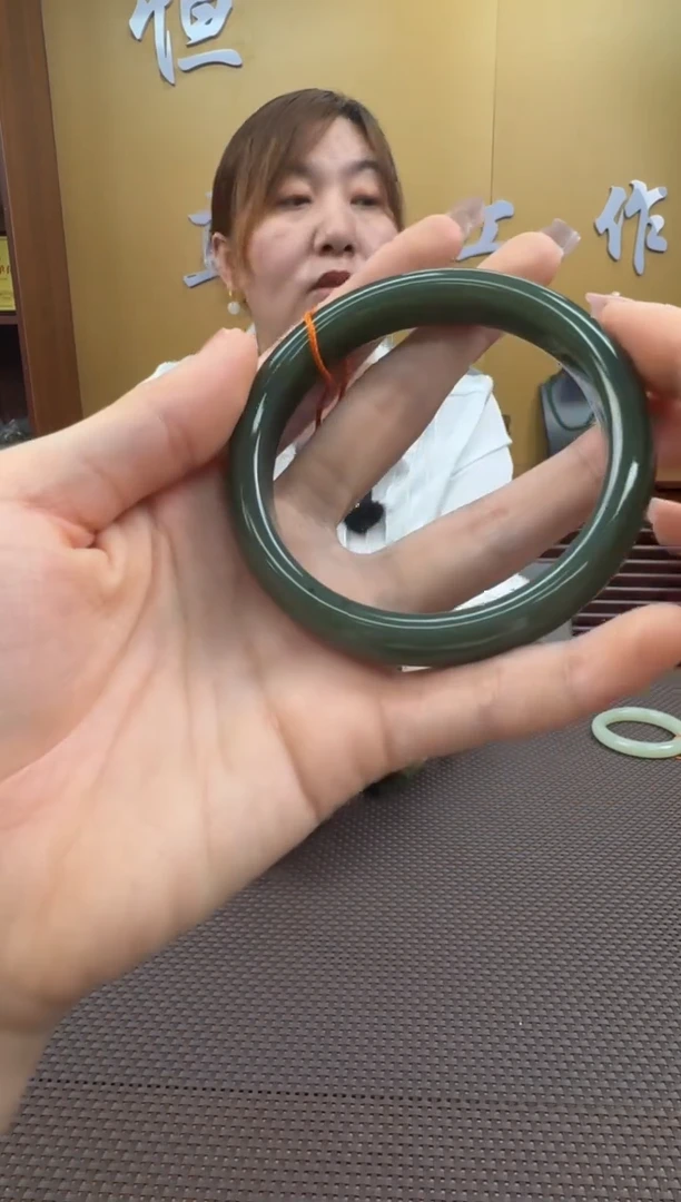 【闪购商品】和田玉手镯未镶嵌61