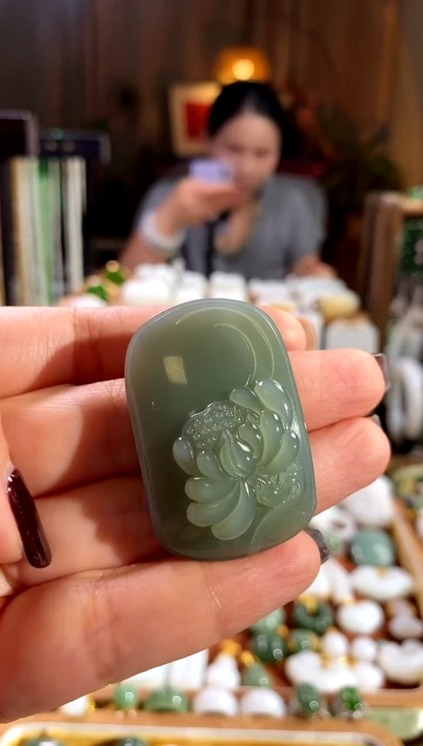 吊坠(赠链)未镶嵌和田玉.