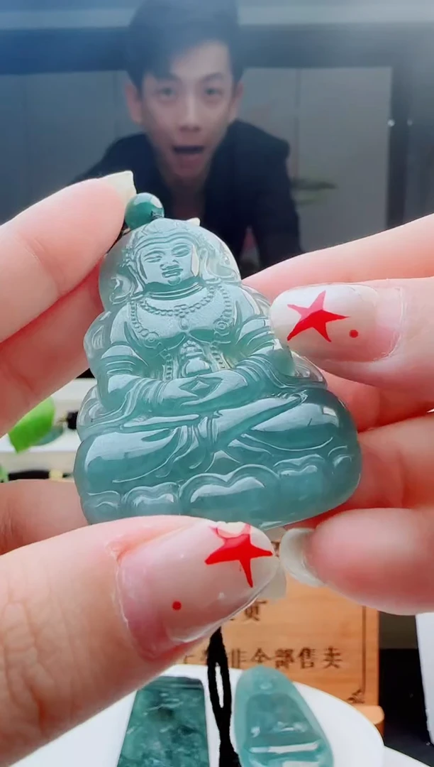 颈饰未镶嵌翡翠多样性发其中一