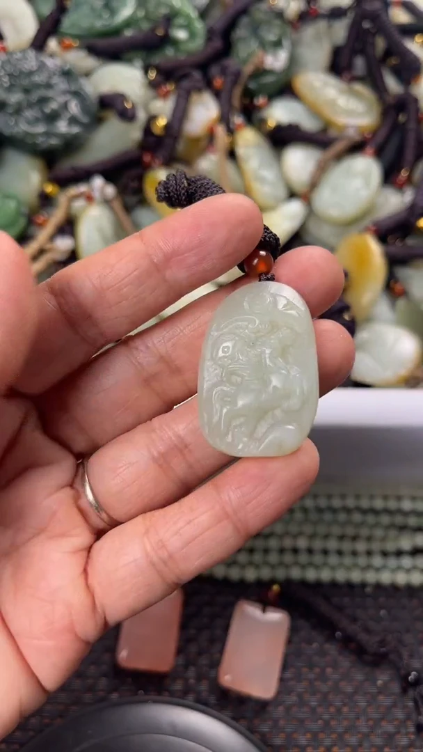 【闪购商品】和田玉颈饰未镶嵌多样性发货没有证书拍一发一有瑕