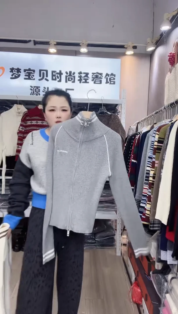 灰色拉链高领999999999999
