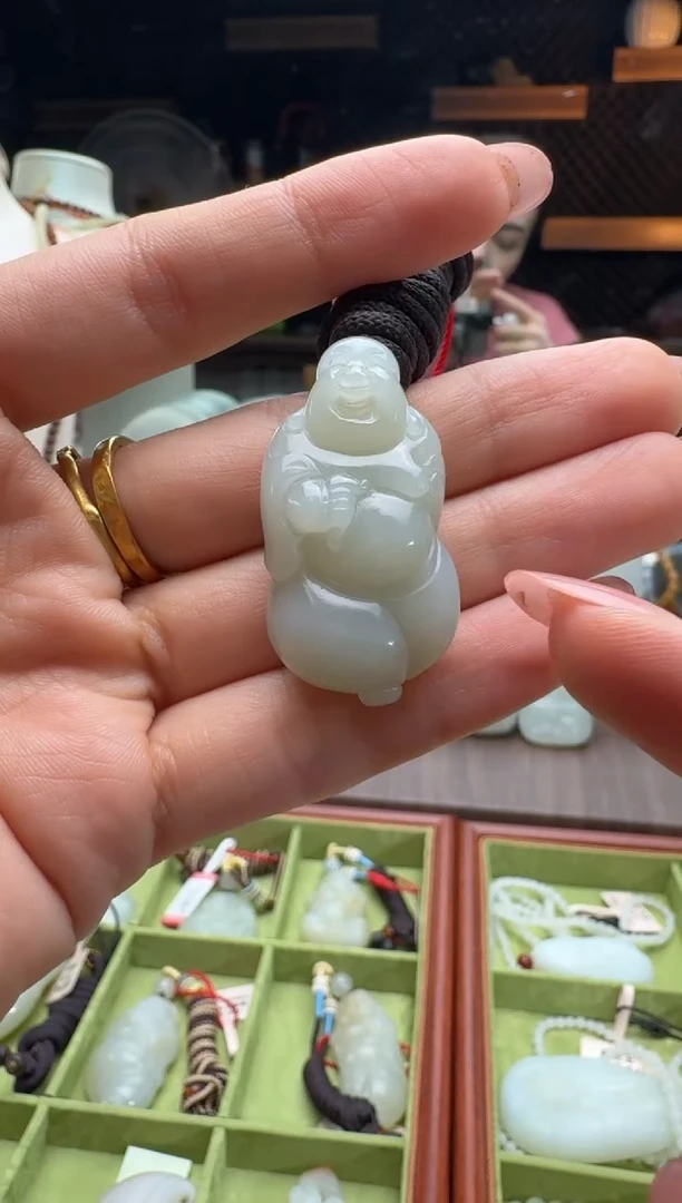 和田玉未镶嵌吊坠(赠链)且末料青白玉佛公吊坠