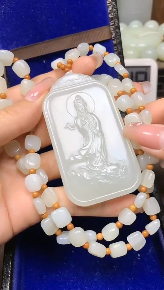 和田玉未镶嵌颈饰玉锦