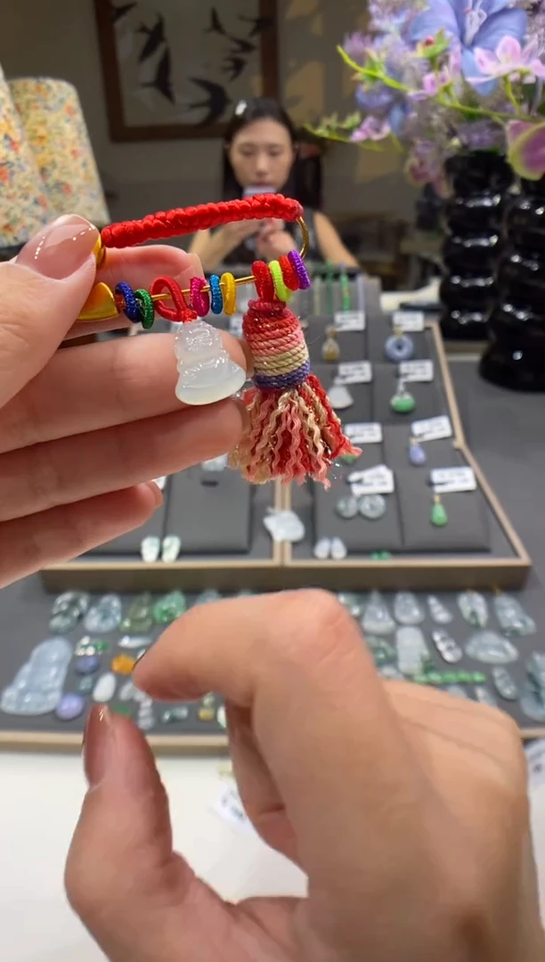 翡翠未镶嵌颈饰宝宝佛